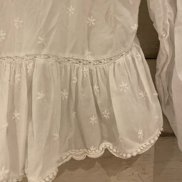๐ฉSOLD- Artizia - Sunday Best - white embroidered boho Blouse. - Picture 7 of 11